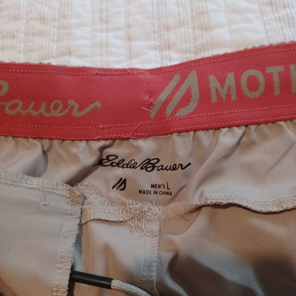 Eddie Bauer Motion quick dry shorts. Men's size L - Picture 2 of 7